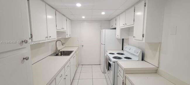 Building Photo - 5401 Collins Ave