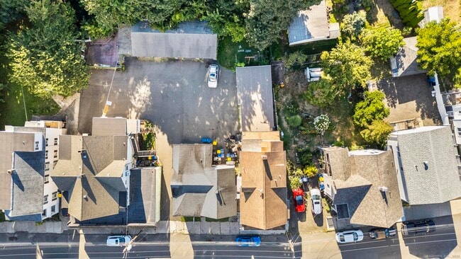 Building Photo - 121 N State St