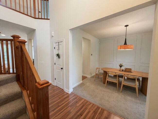 Building Photo - Beautiful 5bed 4bath Home, Nestled in a Prime Plymouth Neighborhood