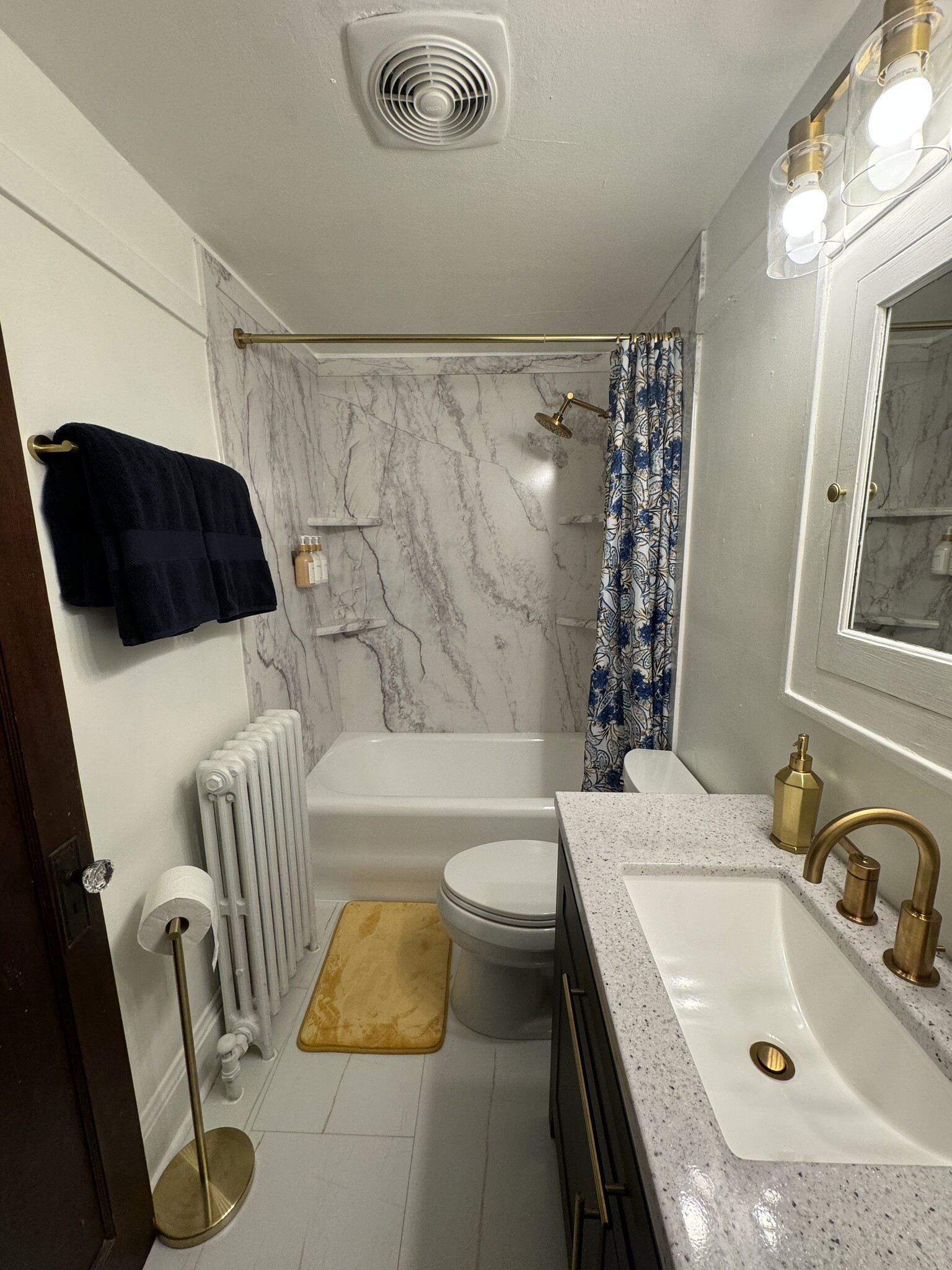 Bathroom - 821 E Pearson St