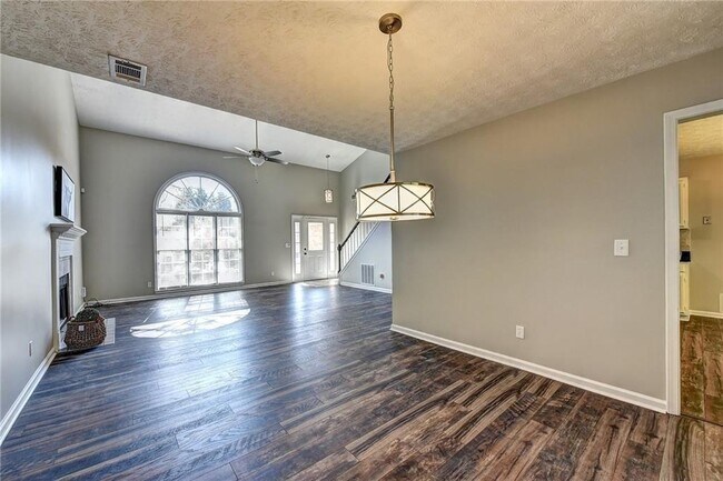 Building Photo - 235 Tanners Ct