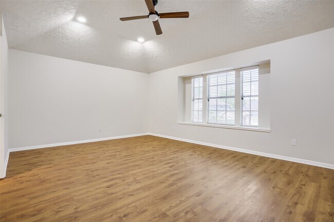 Building Photo - 13822 Dentwood Dr