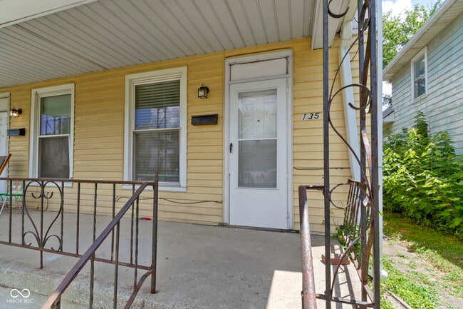 Building Photo - 1135 S Richland St