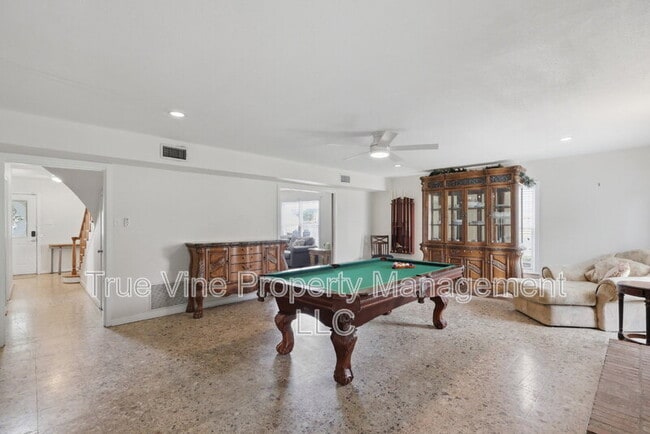Building Photo - 2423 W Gramercy Pl