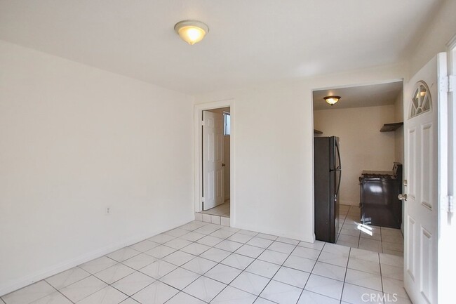 Building Photo - 607 Camulos St