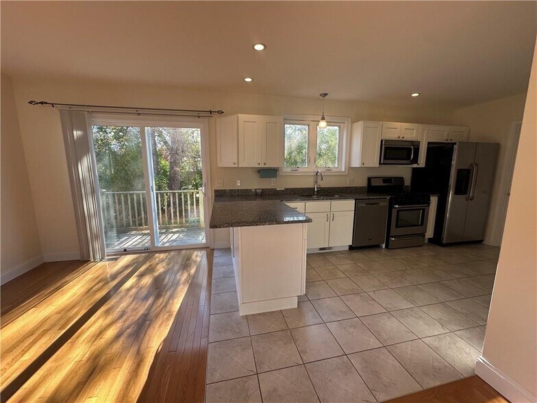 Building Photo - 32 Seafare Ln