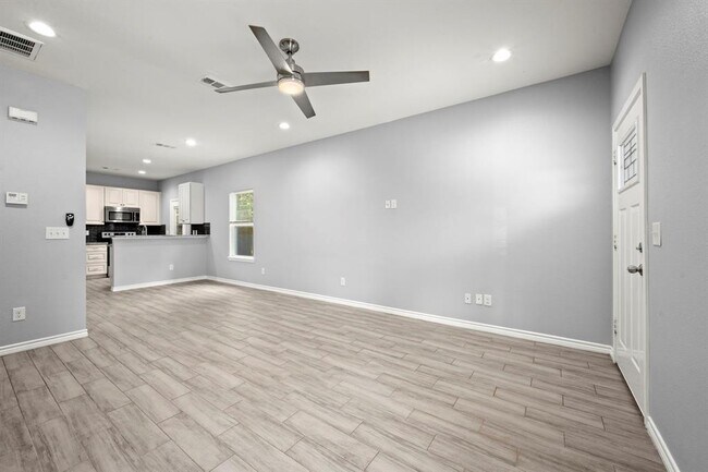 Building Photo - 16670 Meadowcroft St
