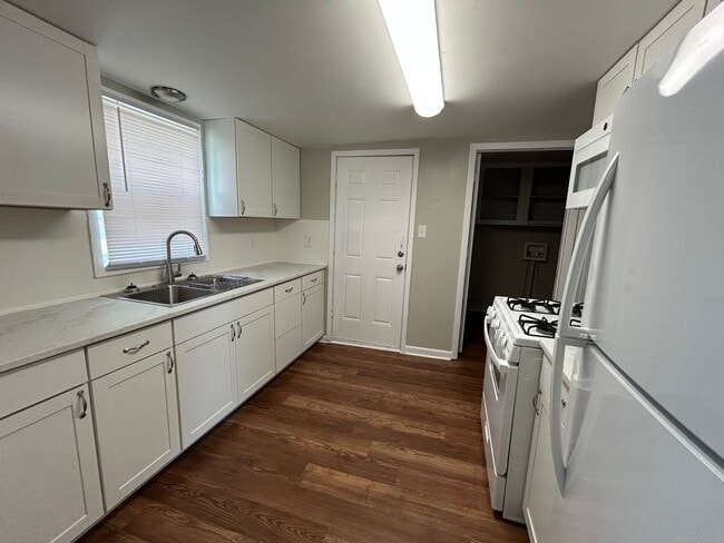 Building Photo - 1 bed + 1 bonus room apartment in Laurel