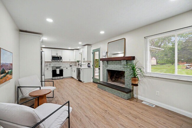Building Photo - 2569 Richmar Dr