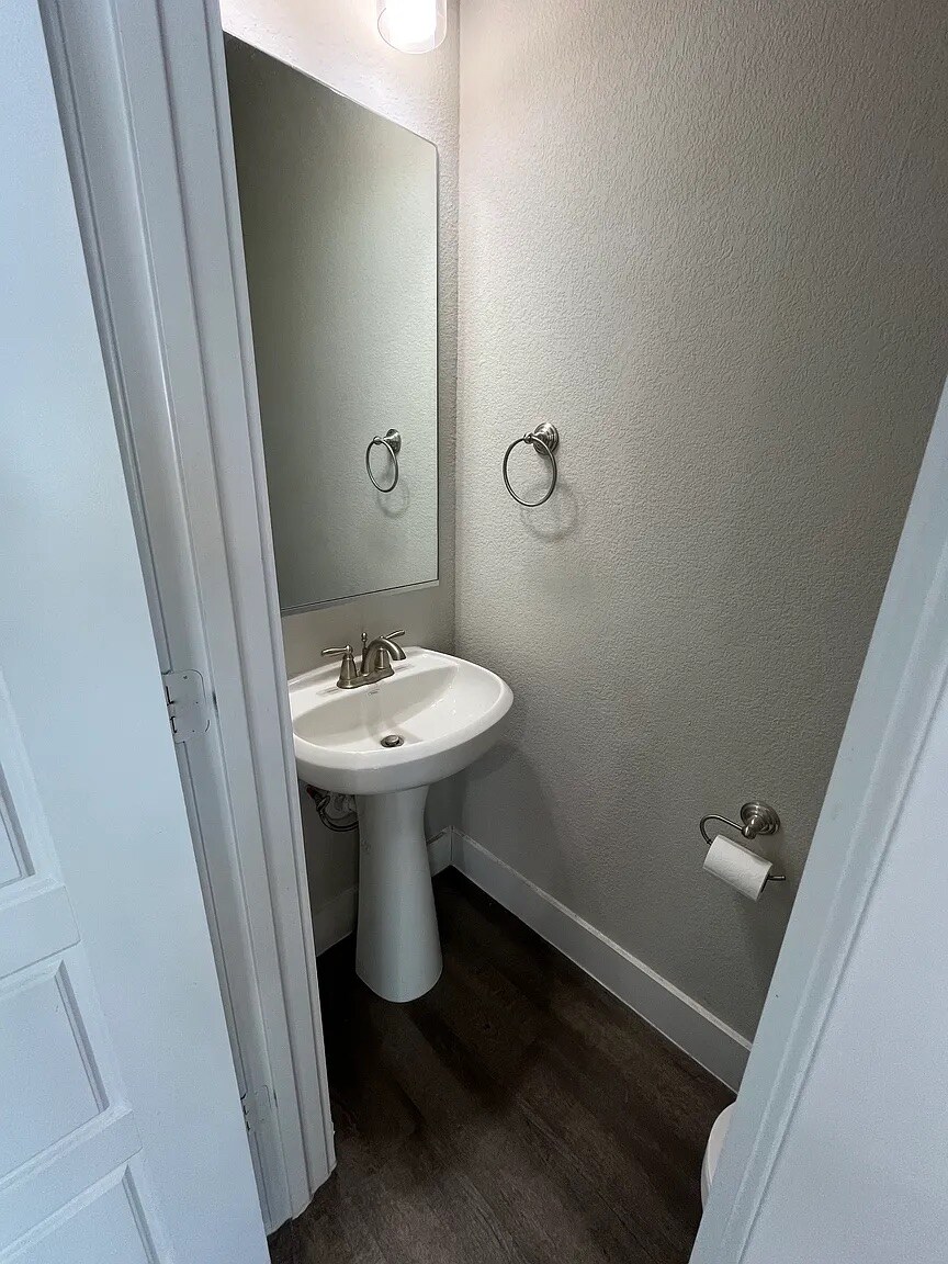Building Photo - Room in Condo on Shea Rd