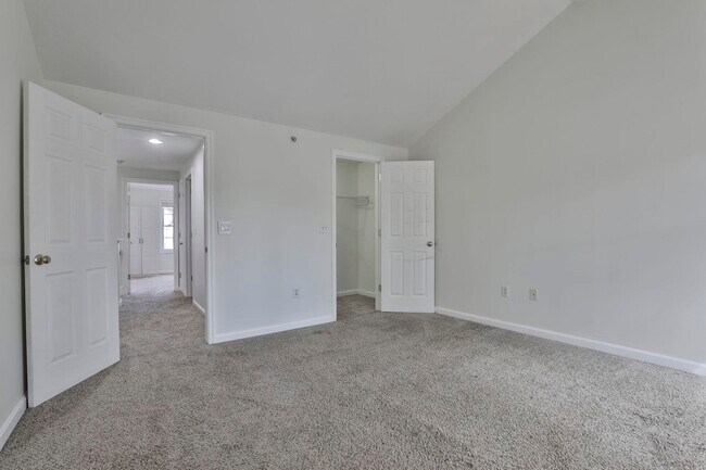 Building Photo - 92 Barrington Ave