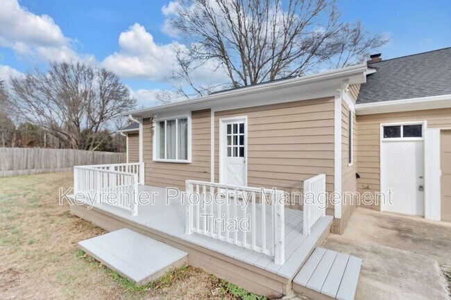 Building Photo - 3959 Lewiston Rd