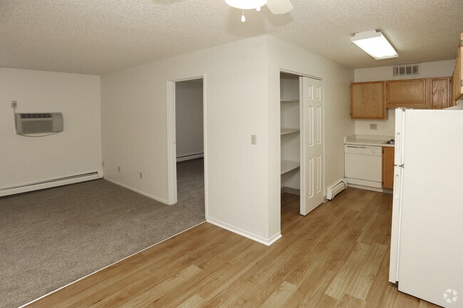 2BR, 1BA - 800 SF - Fir Tree