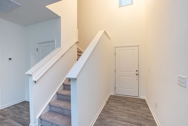Building Photo - BEAUTIFUL 3 Bedroom in Midland Available A...
