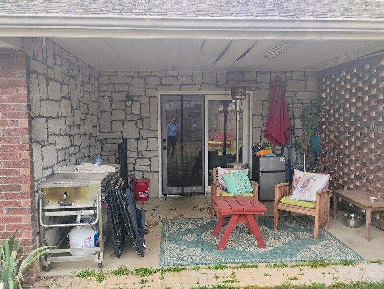 Building Photo - 2009 S 11th St