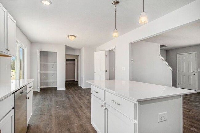 Building Photo - 111 Iris Ct