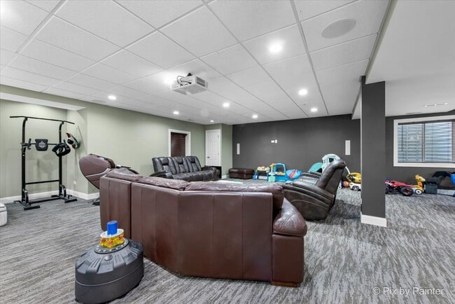 Building Photo - 5919 Chatham Dr