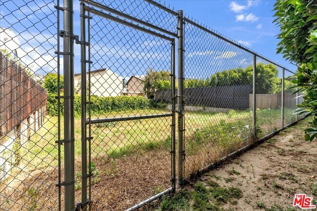 Building Photo - 5310 Leghorn Ave