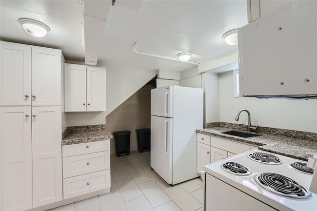 Building Photo - Charming and newly remodeled 4 bed x 2 bat...