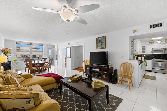 Building Photo - 9511 Collins Ave