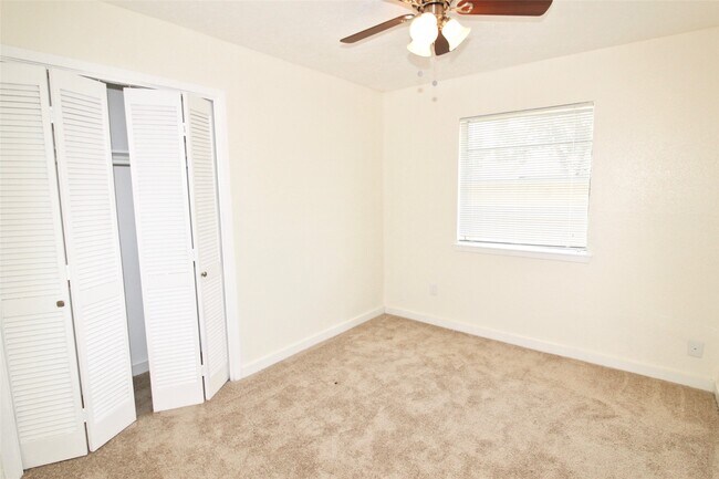 Building Photo - 10402 Gulfstream Ln