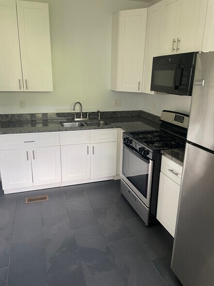 Building Photo - 998 Woodbourne Dr SW