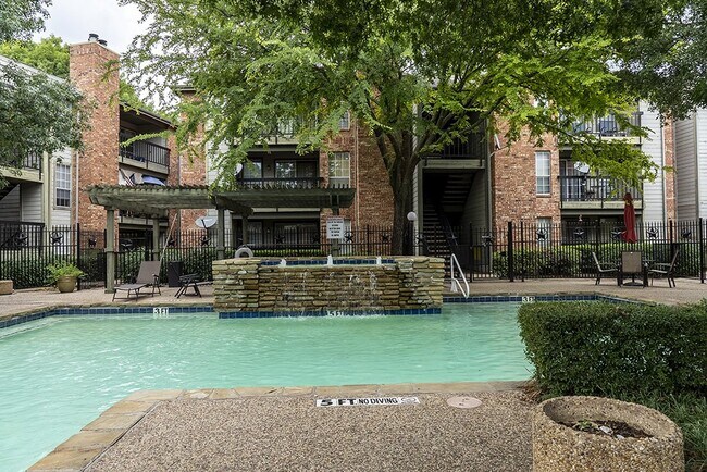 Building Photo - 1 bedroom 1 bath first floor condo unit | ...