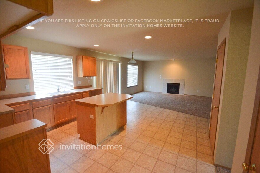 Building Photo - 1623 201st St E