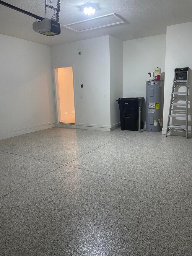 Building Photo - 12432 Arabella Dr