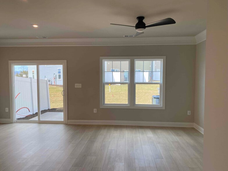 Building Photo - 209 Sunbird Ln