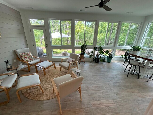 Building Photo - Beautifully appointed furnished 4 bedroom ...