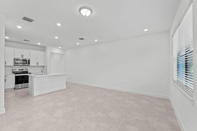 Building Photo - 4291 Lantana Rd