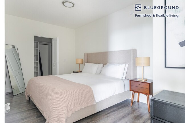 Building Photo - 987 SW 37th Ave