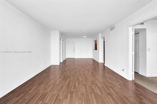 Building Photo - 5600 Collins Ave