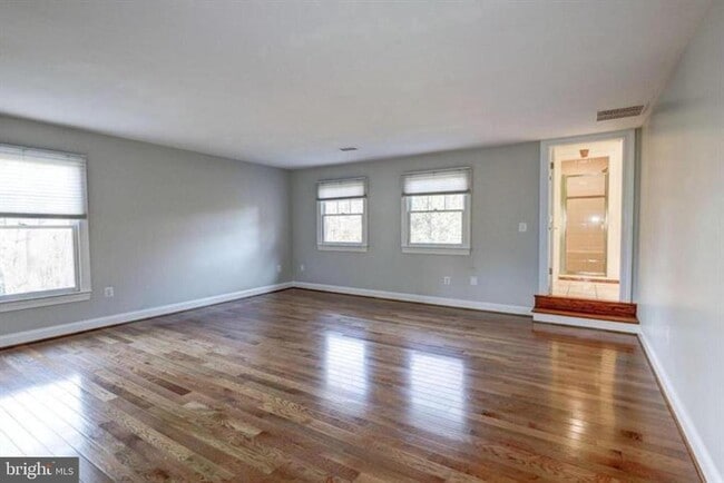 Building Photo - 2082 Hunters Crest Way