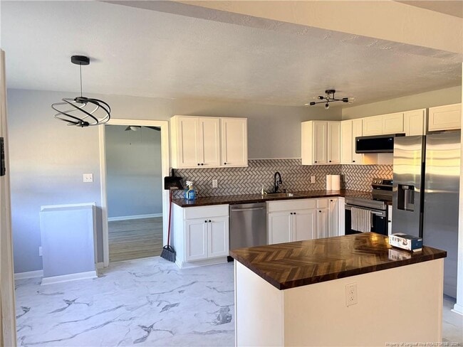 Building Photo - 6025 Elstree Pl