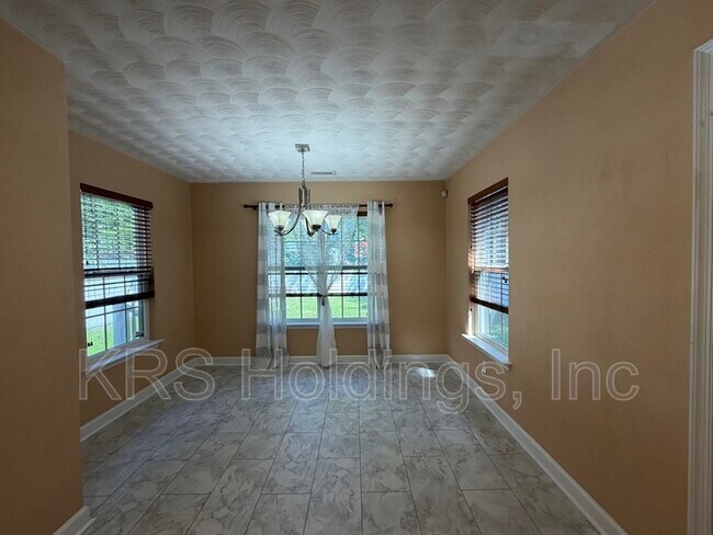 Building Photo - 1129 Hampton Ave