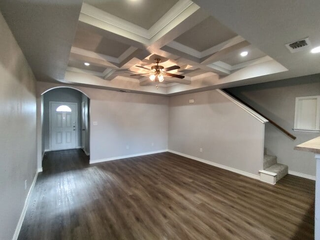 Building Photo - Townhouse with Attached Garage and Backyard