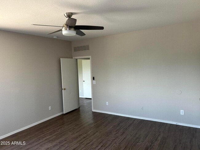 Building Photo - 4210 S 62nd Ln