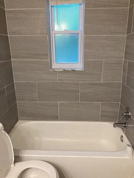 Building Photo - 401 Johnston Rd