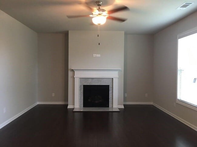 Building Photo - 2168 Lakeview Bend Way