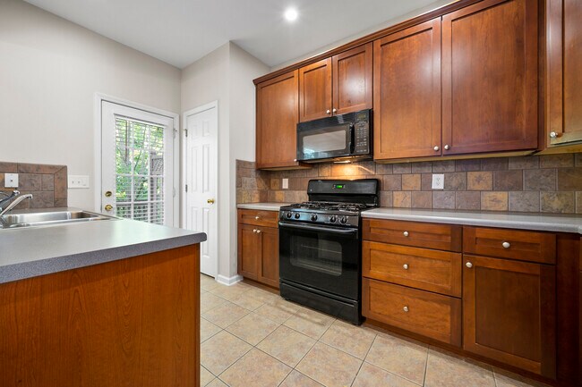Building Photo - 3305 Chastain Gardens Dr NW