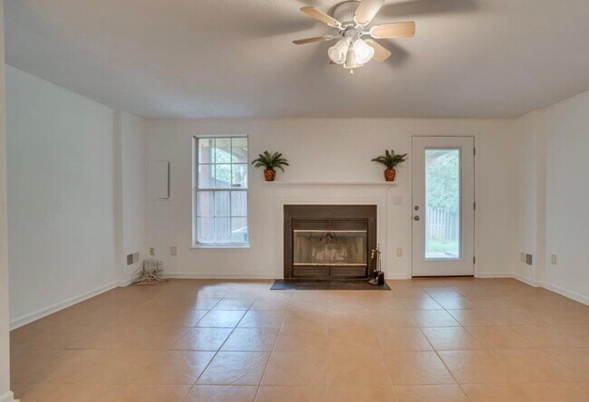 Building Photo - 16965 Monmouth Ct