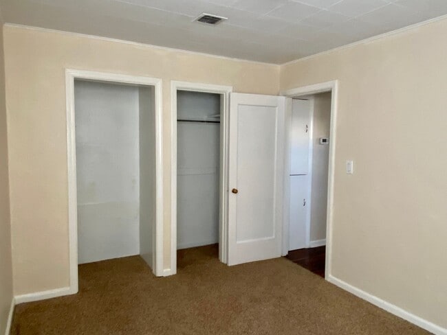 Building Photo - Charming 2bdrm, 1.bath house with garage, workshop space and large yard