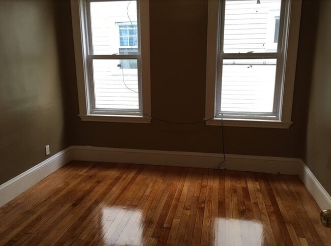 Building Photo - 295-297 Washington St