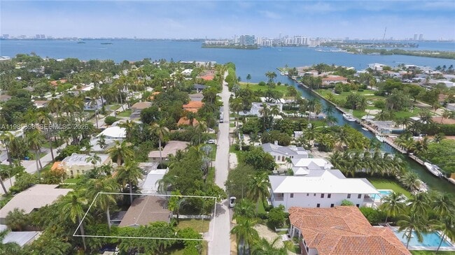 Building Photo - 1045 NE 84th St