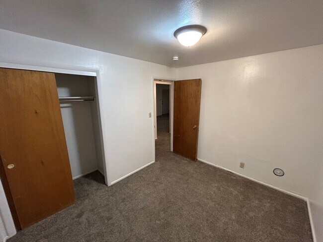 Building Photo - SINGLE FAMILY HOUSING -  2 bed/1 bath in Orem February Rent FREE
