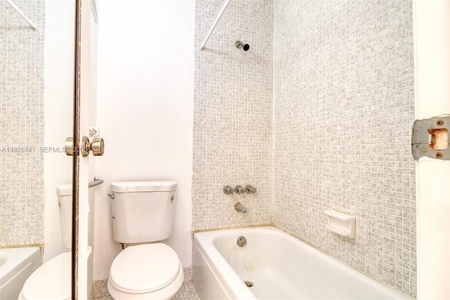 Building Photo - 5209 SW 40th Ave