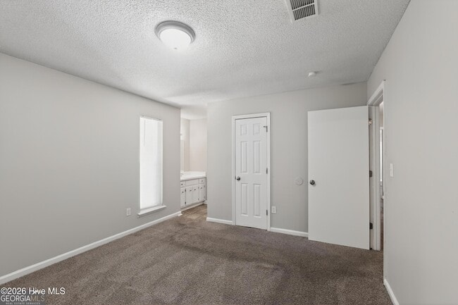 Building Photo - 3016 Mistletoe Ave