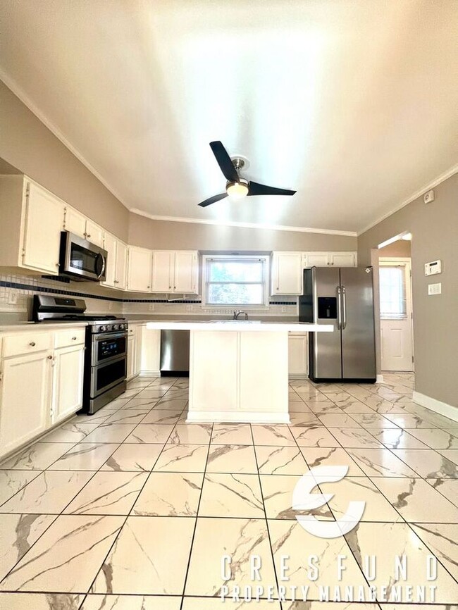 Building Photo - PRICE JUST REDUCED!!!! ? Modern 3 Bedroom / 2 Bath Home – A Cook’s Dream Kitchen & Perfect Outdoo...